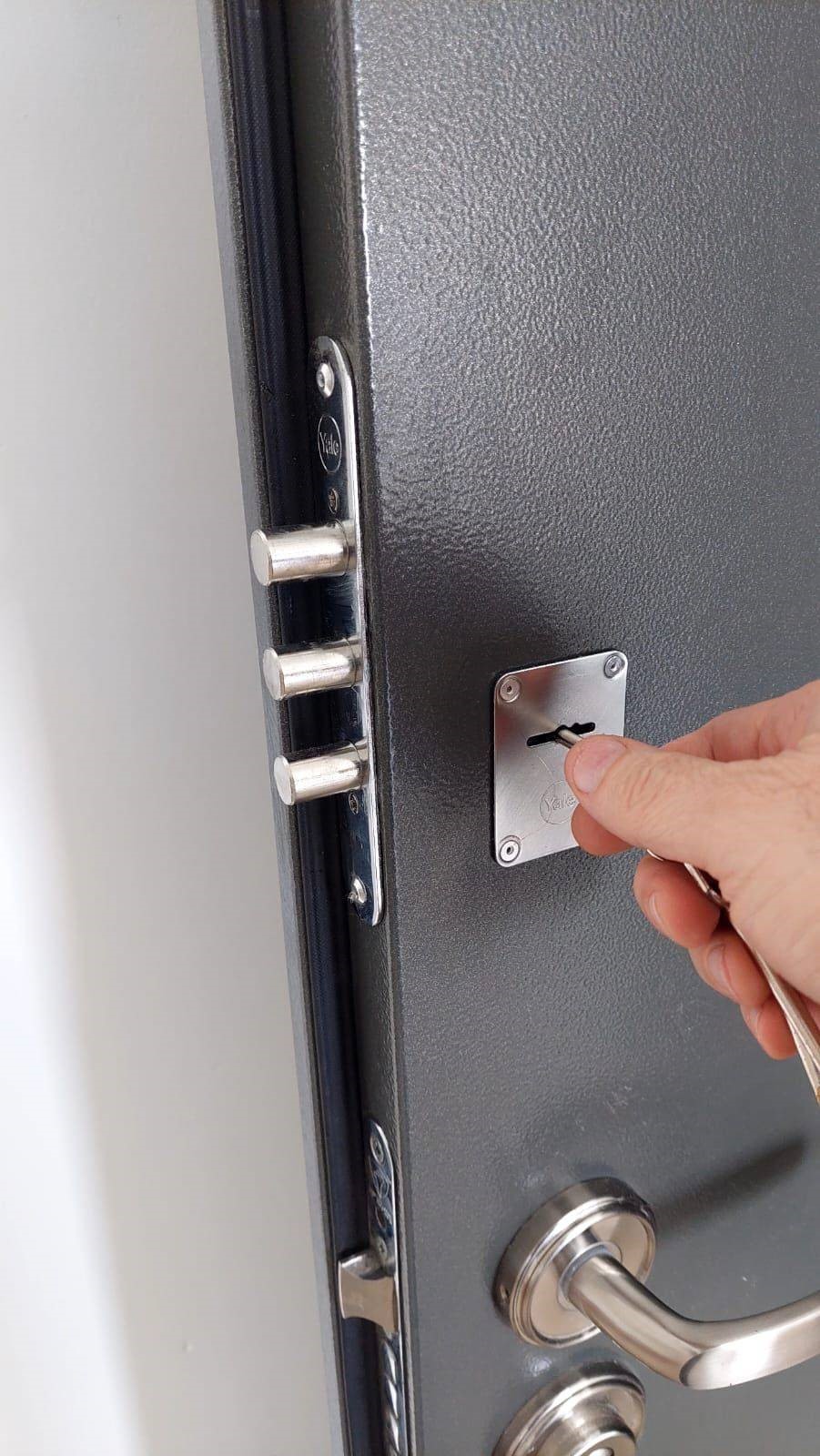 התקנת מנעול כספת עליון